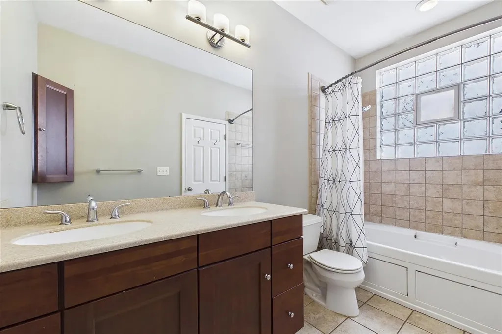 4315 North Richmond Street Chicago IL 60618