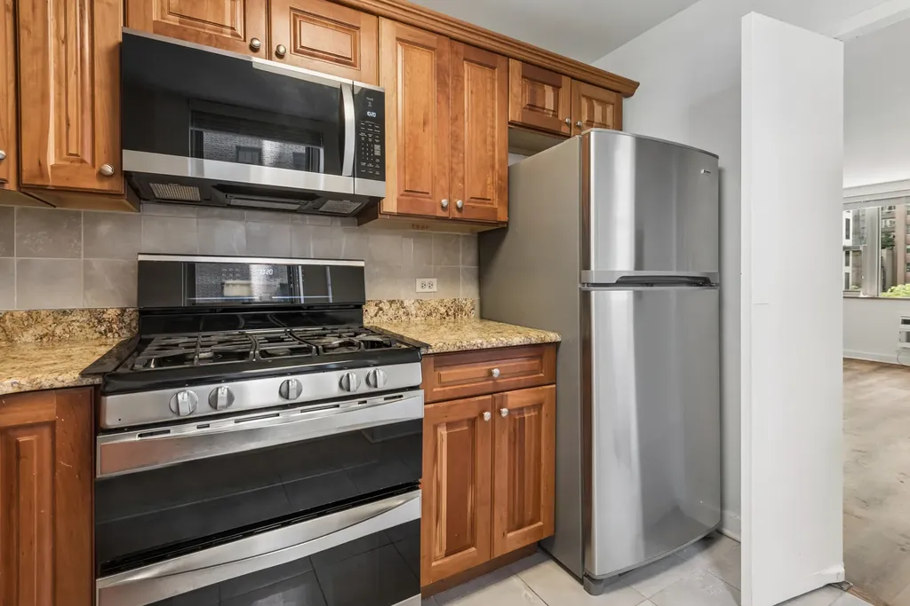 253 East Delaware Place Chicago IL 60611