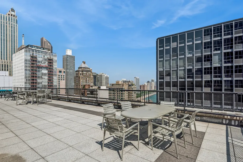 253 East Delaware Place Chicago IL 60611