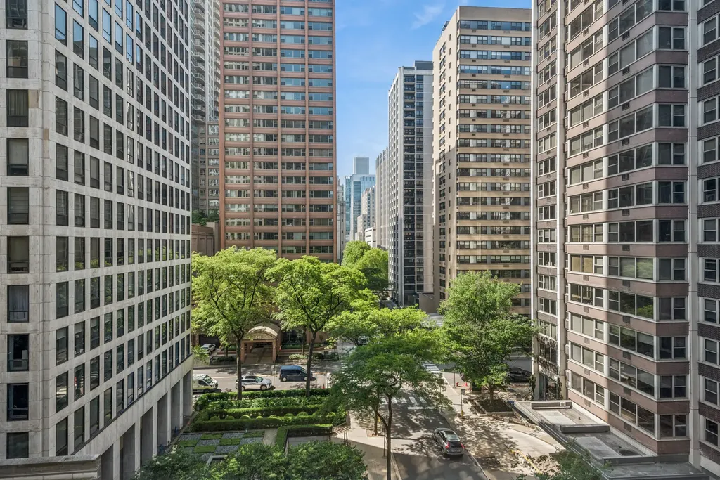 253 East Delaware Place Chicago IL 60611