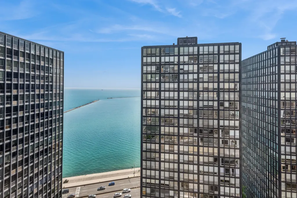253 East Delaware Place Chicago IL 60611