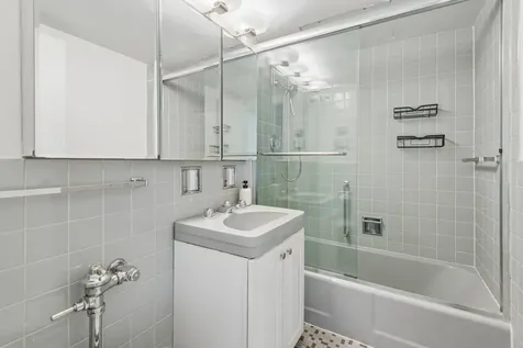 253 East Delaware Place Chicago IL 60611