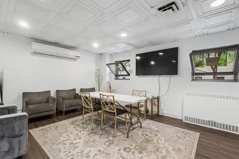 253 East Delaware Place Chicago IL 60611