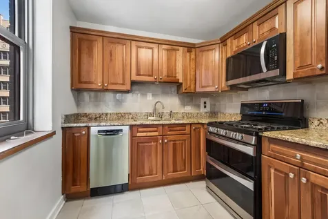 253 East Delaware Place Chicago IL 60611