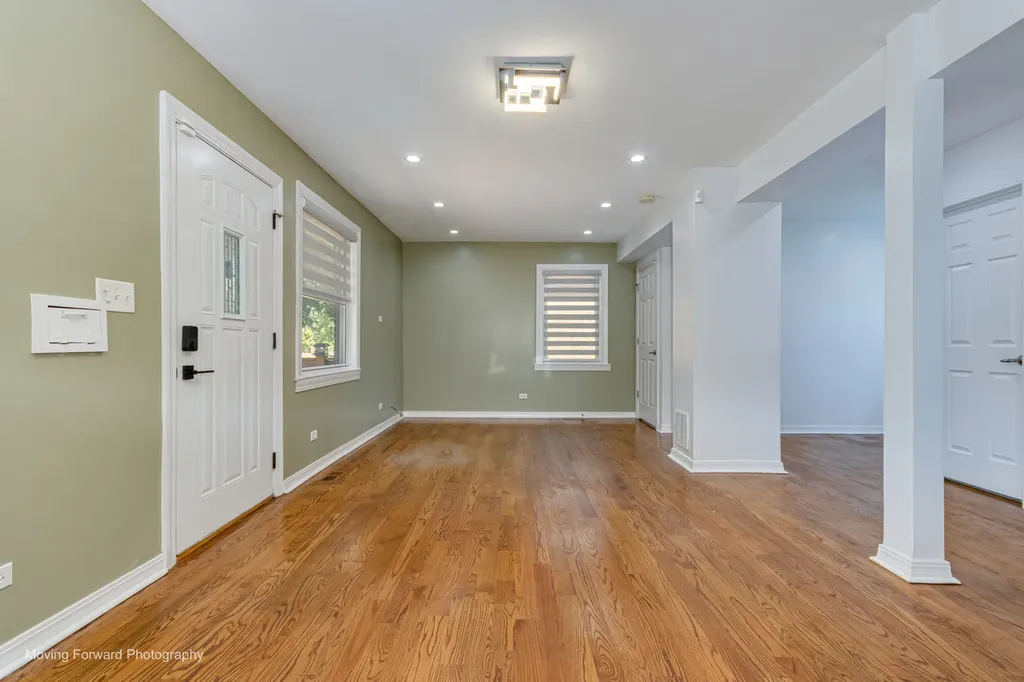 10933 South Avenue F Chicago IL 60617
