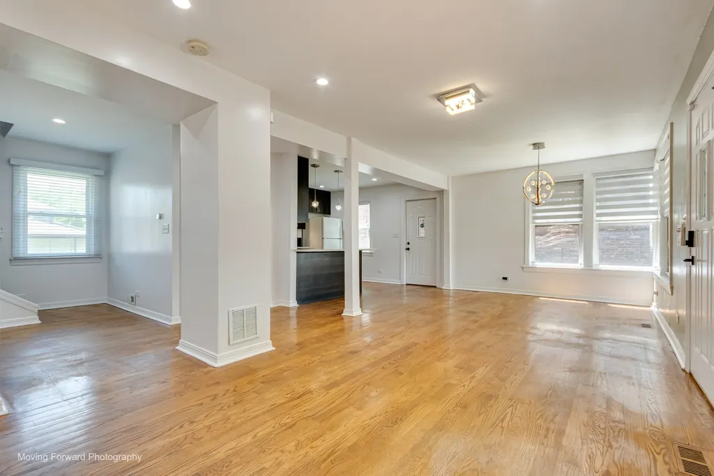 10933 South Avenue F Chicago IL 60617