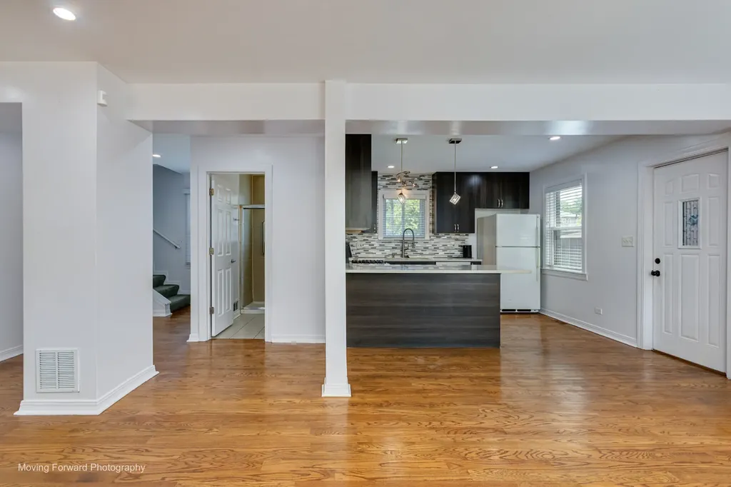 10933 South Avenue F Chicago IL 60617