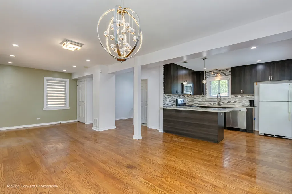 10933 South Avenue F Chicago IL 60617