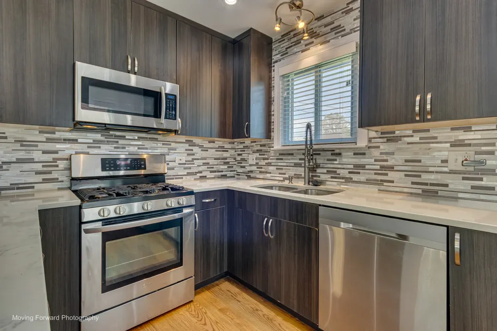 10933 South Avenue F Chicago IL 60617