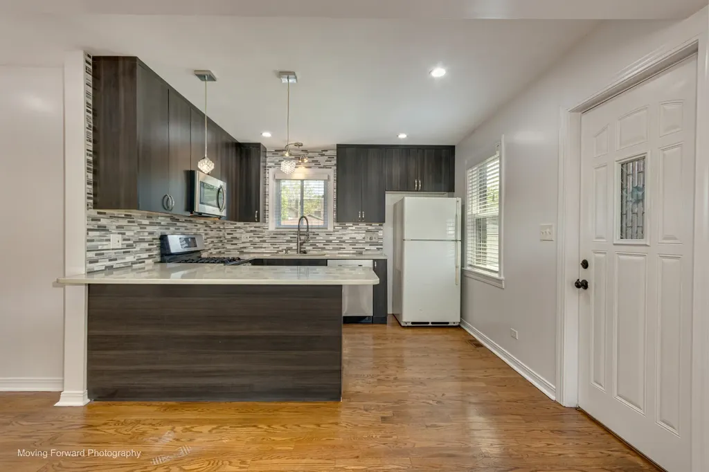 10933 South Avenue F Chicago IL 60617