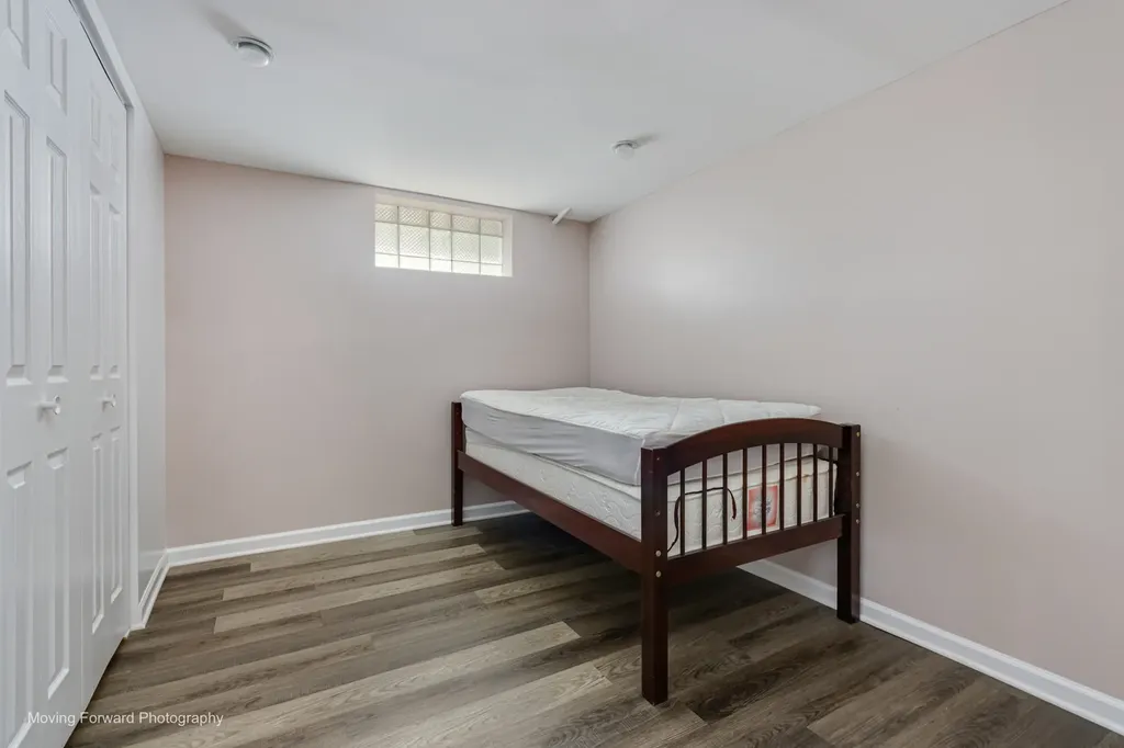 10933 South Avenue F Chicago IL 60617