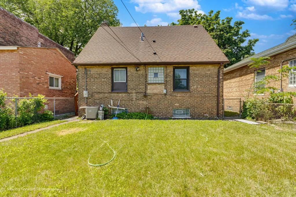 10933 South Avenue F Chicago IL 60617