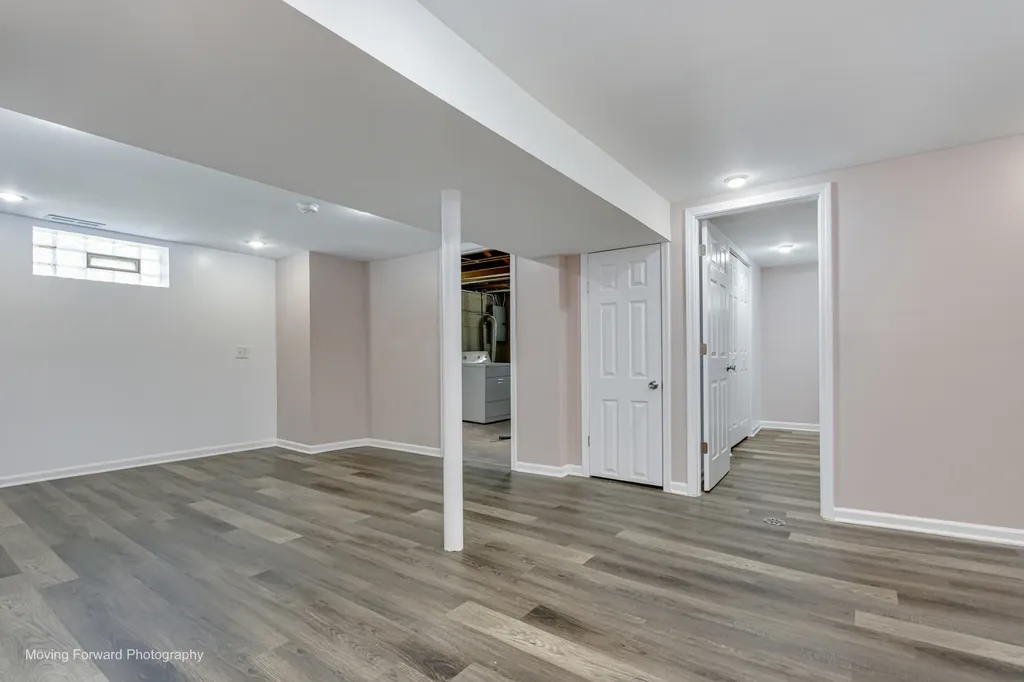 10933 South Avenue F Chicago IL 60617