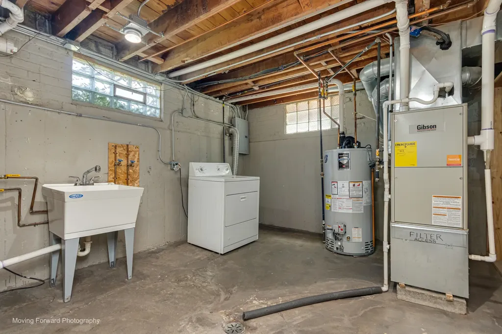 10933 South Avenue F Chicago IL 60617
