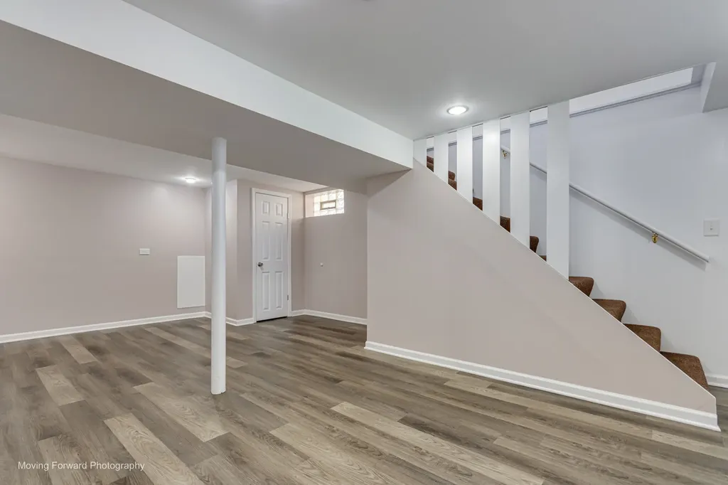 10933 South Avenue F Chicago IL 60617