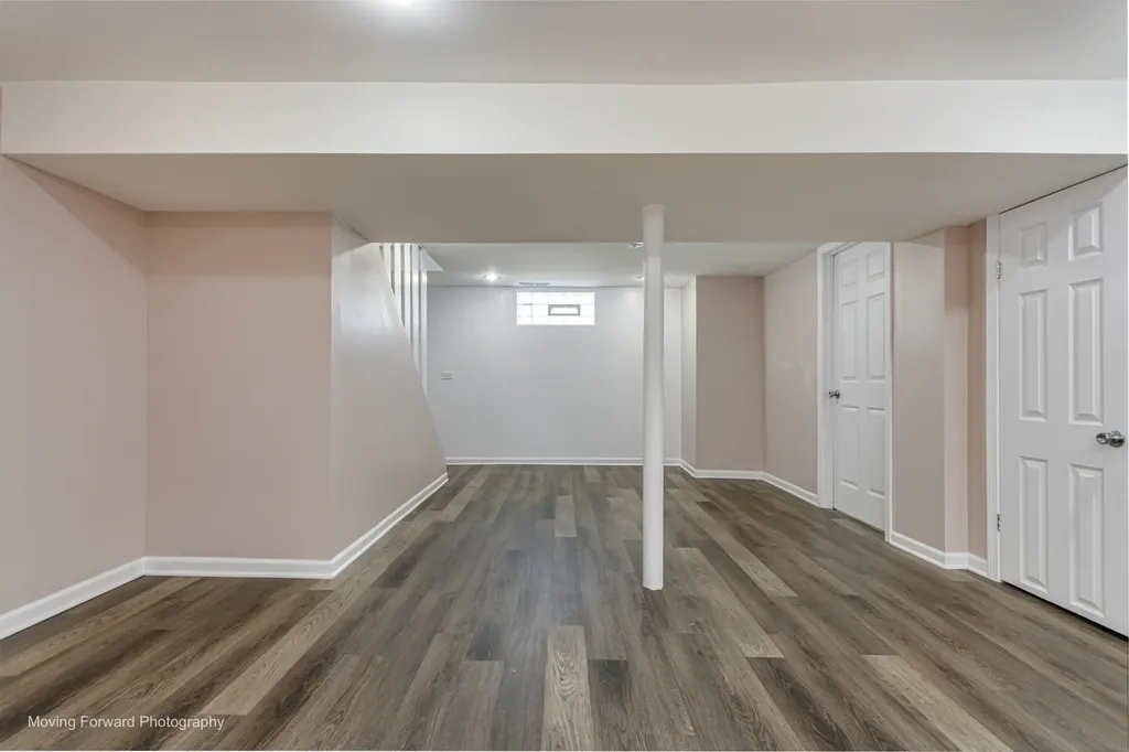 10933 South Avenue F Chicago IL 60617
