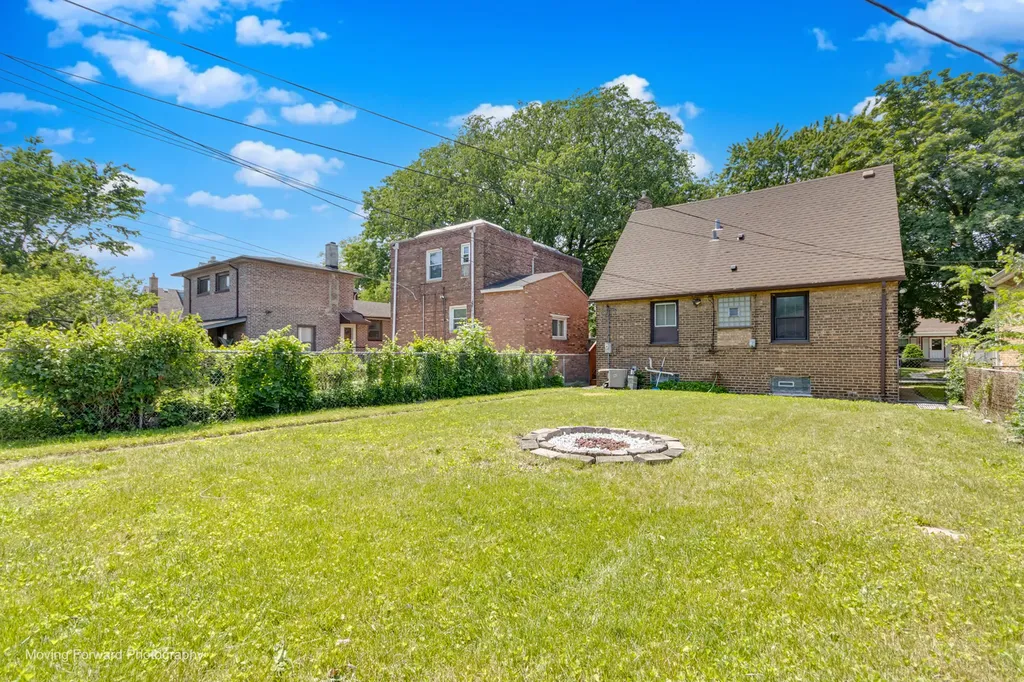 10933 South Avenue F Chicago IL 60617