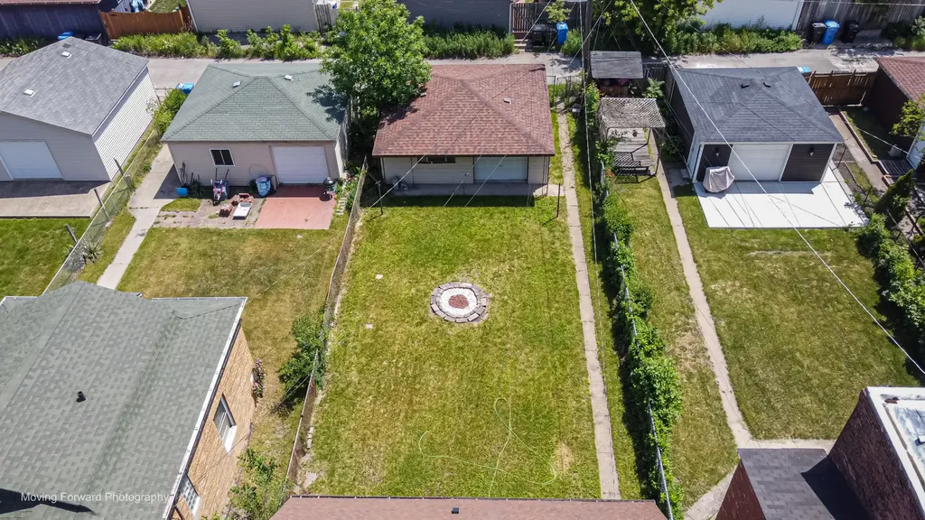 10933 South Avenue F Chicago IL 60617