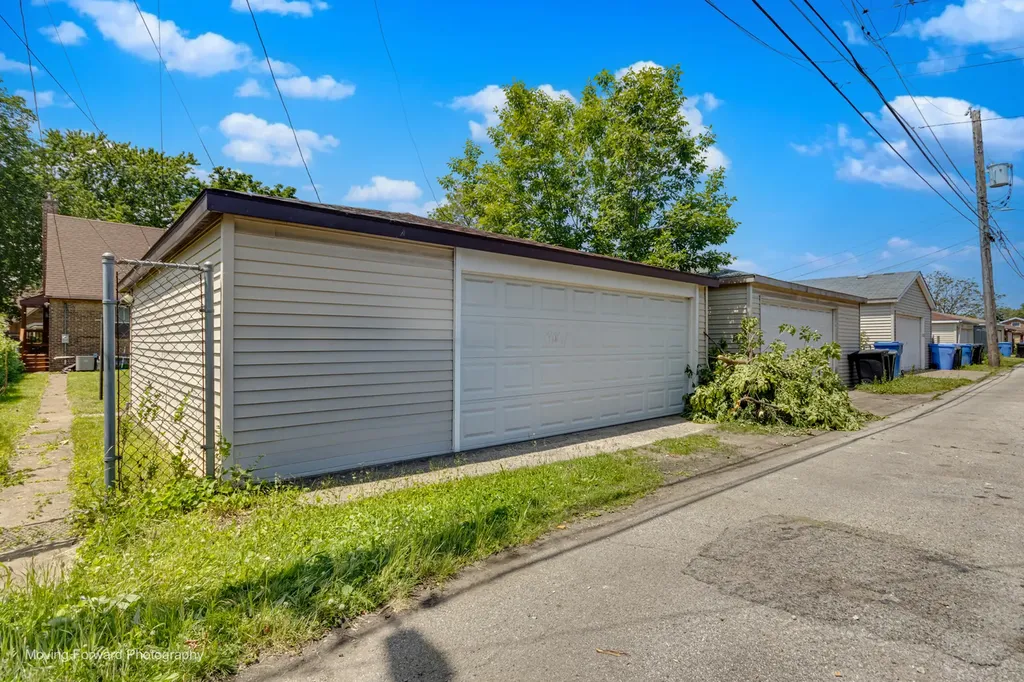 10933 South Avenue F Chicago IL 60617