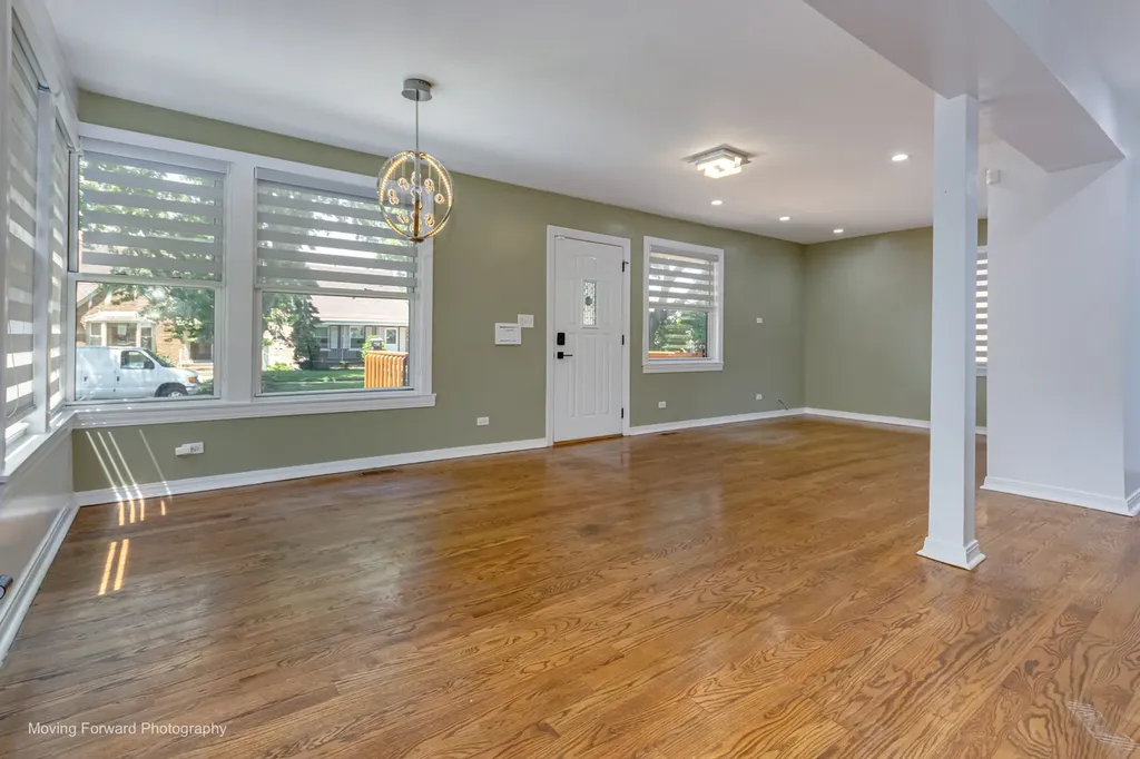 10933 South Avenue F Chicago IL 60617