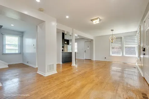 10933 South Avenue F Chicago IL 60617