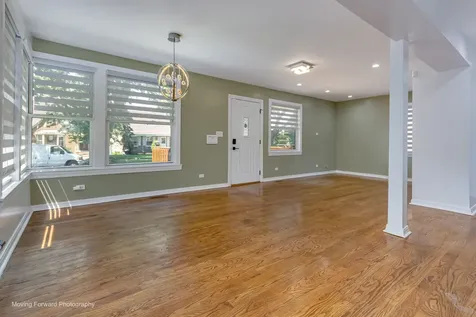 10933 South Avenue F Chicago IL 60617
