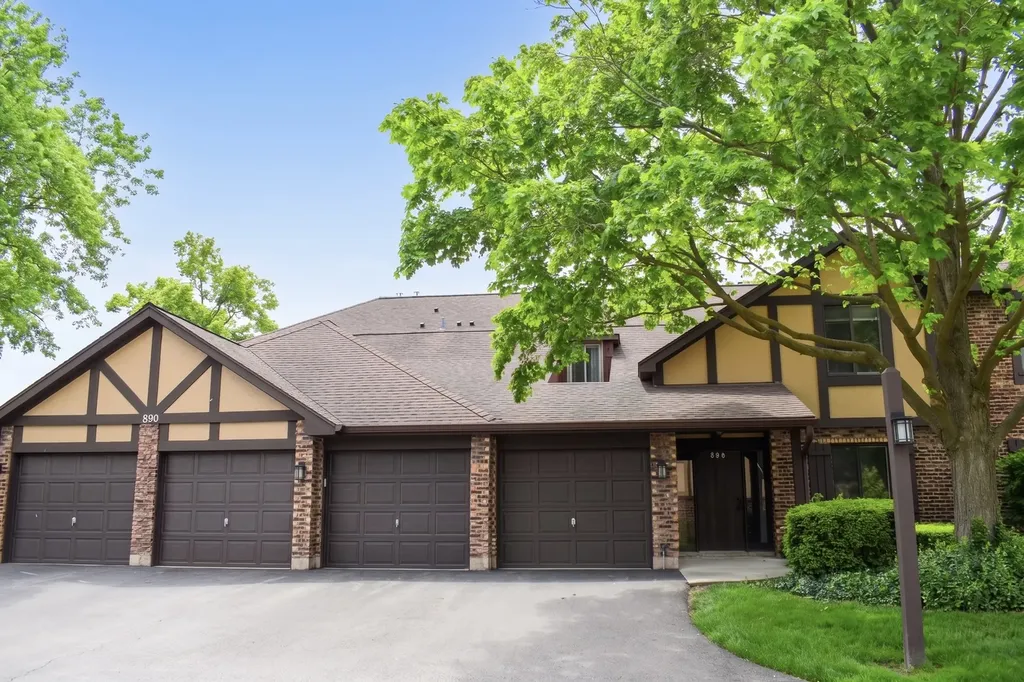 890 Sheldon Court Wheaton IL 60189