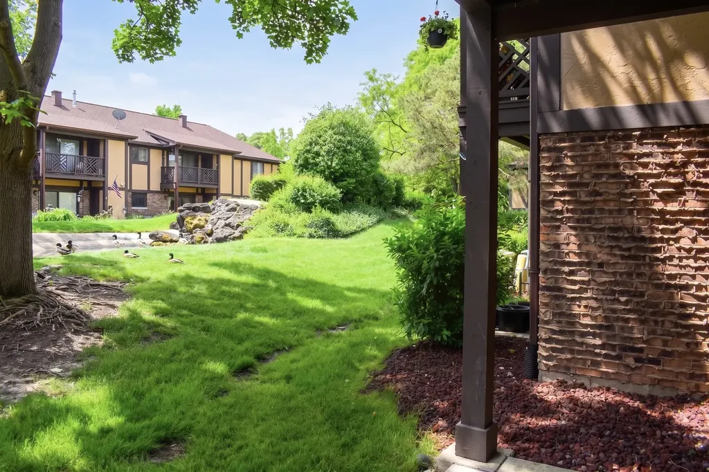 890 Sheldon Court Wheaton IL 60189