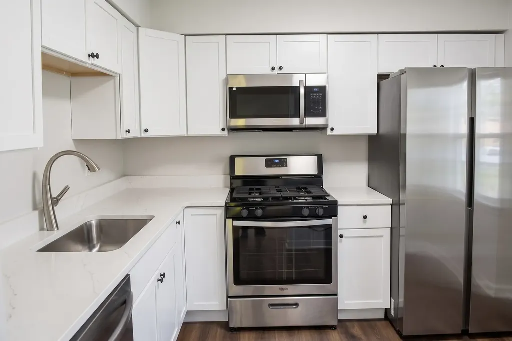 890 Sheldon Court Wheaton IL 60189
