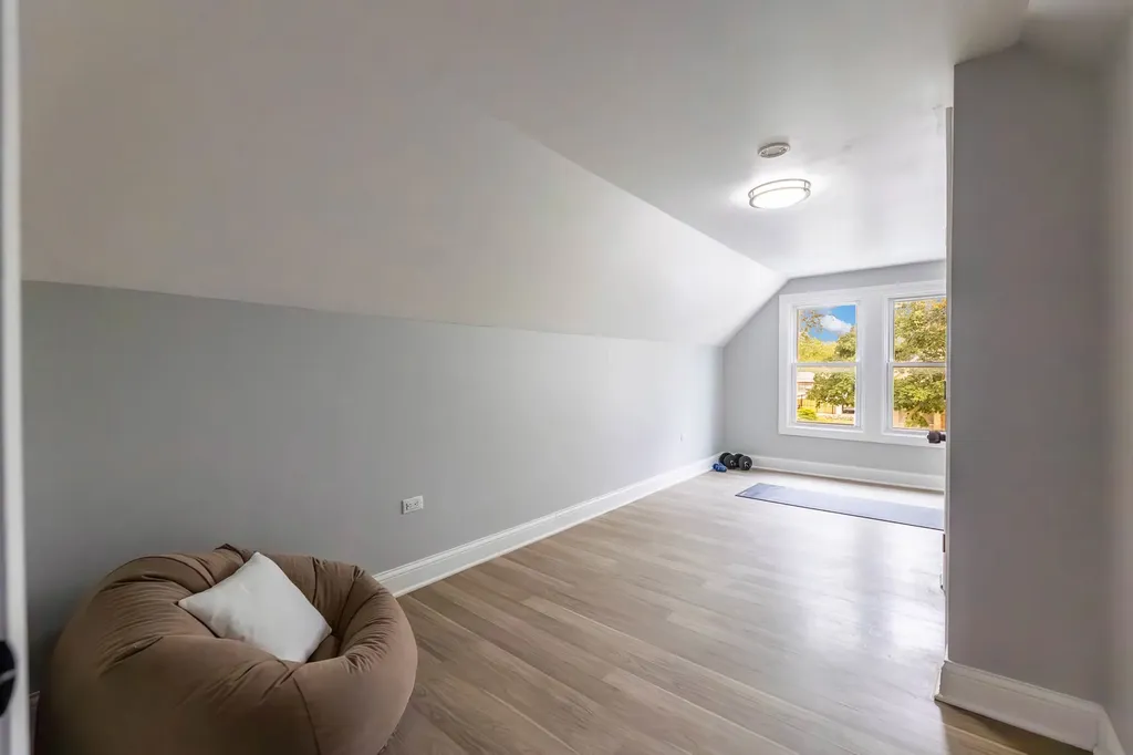 2048 West 70th Place Chicago IL 60636