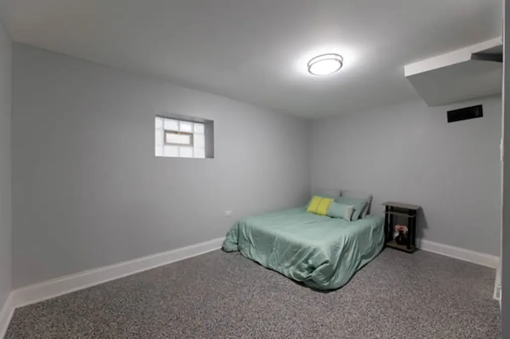2048 West 70th Place Chicago IL 60636