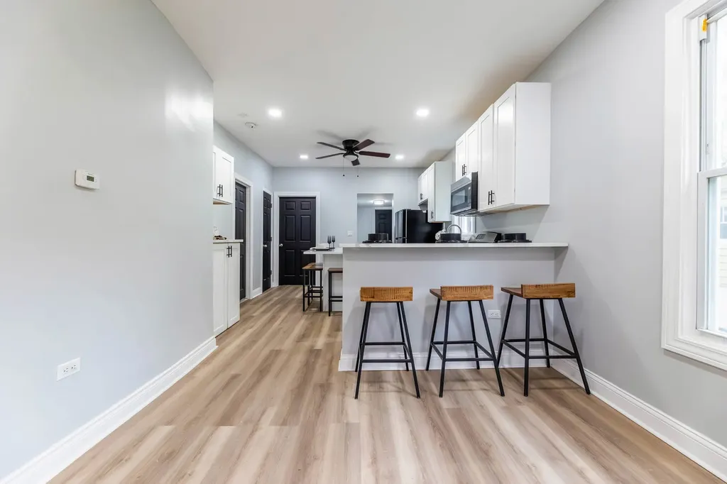 2048 West 70th Place Chicago IL 60636