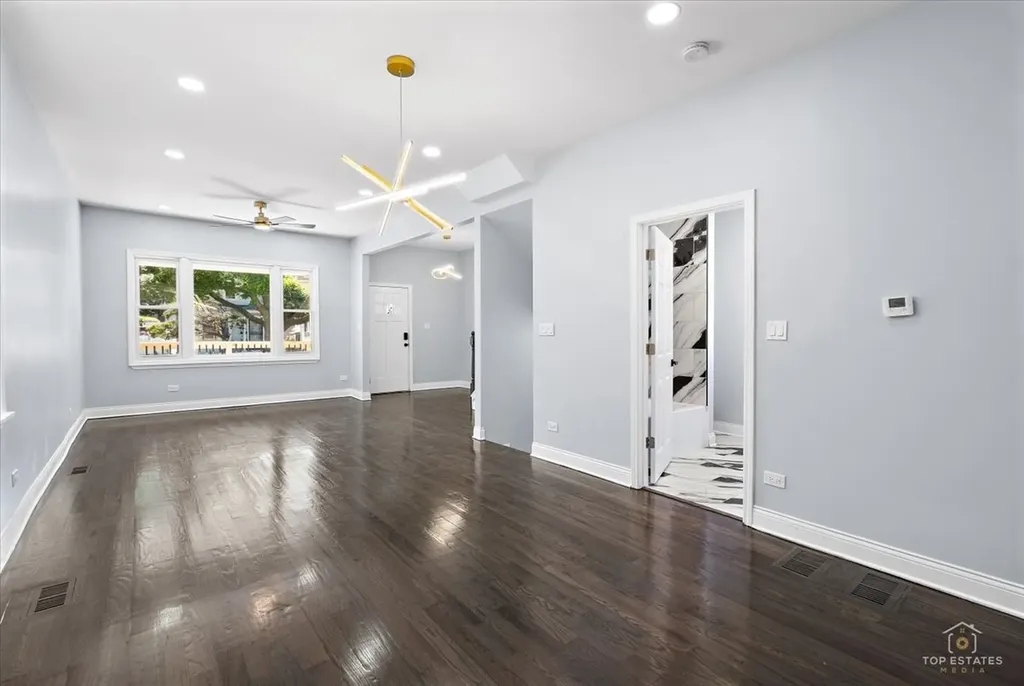 10521 South Edbrooke Avenue Chicago IL 60628