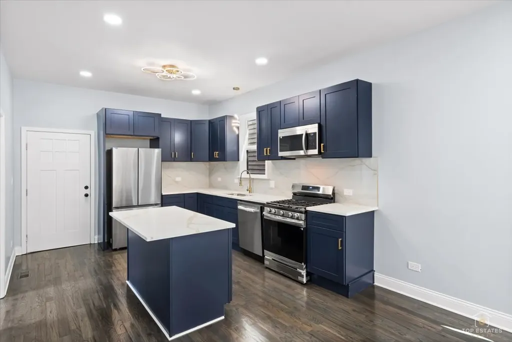 10521 South Edbrooke Avenue Chicago IL 60628