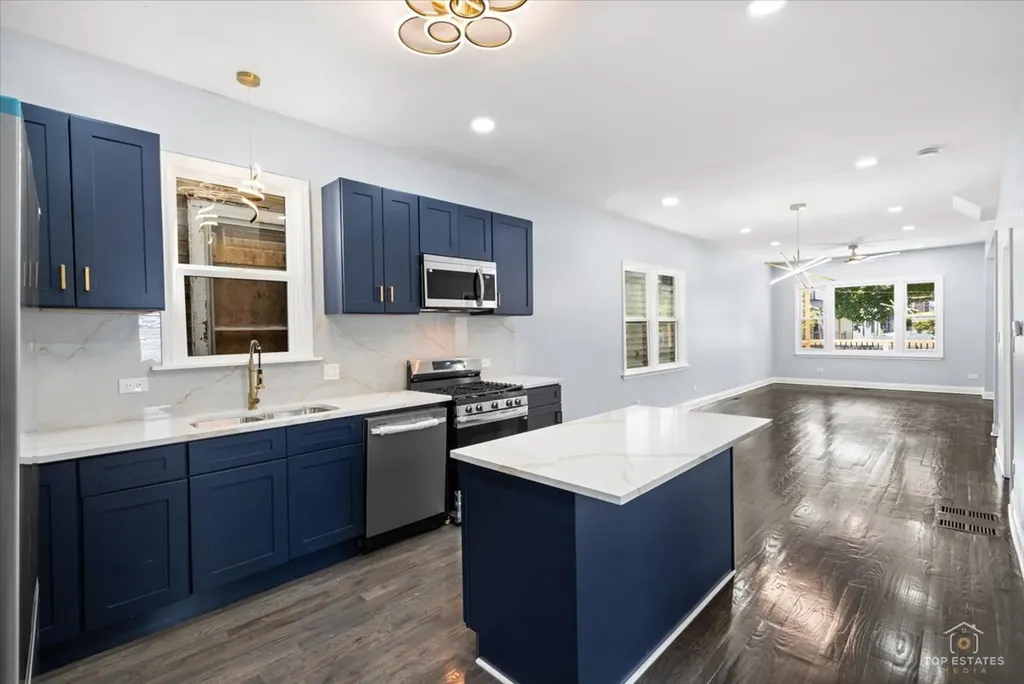 10521 South Edbrooke Avenue Chicago IL 60628