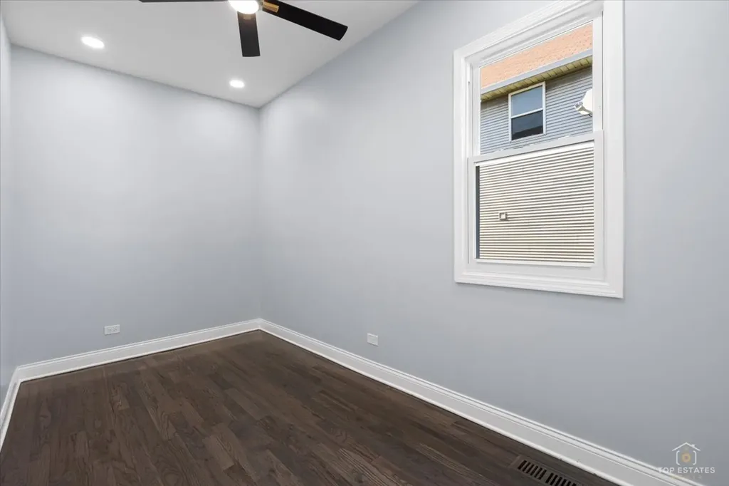10521 South Edbrooke Avenue Chicago IL 60628