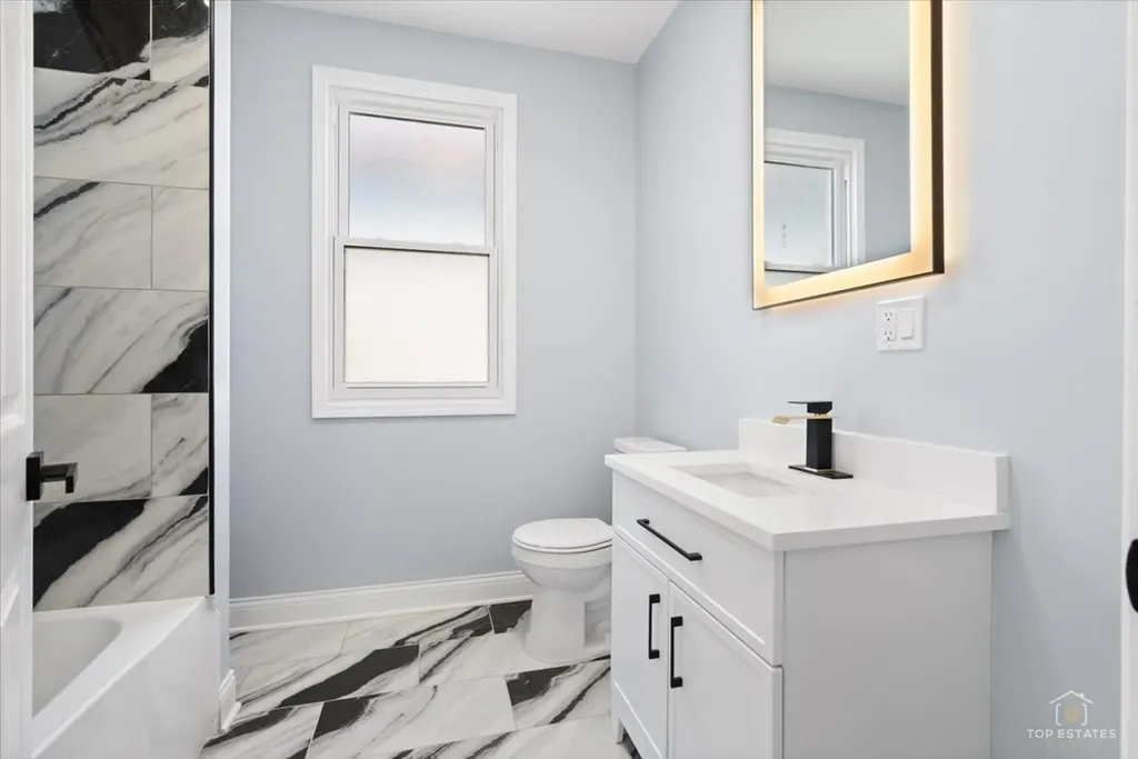 10521 South Edbrooke Avenue Chicago IL 60628