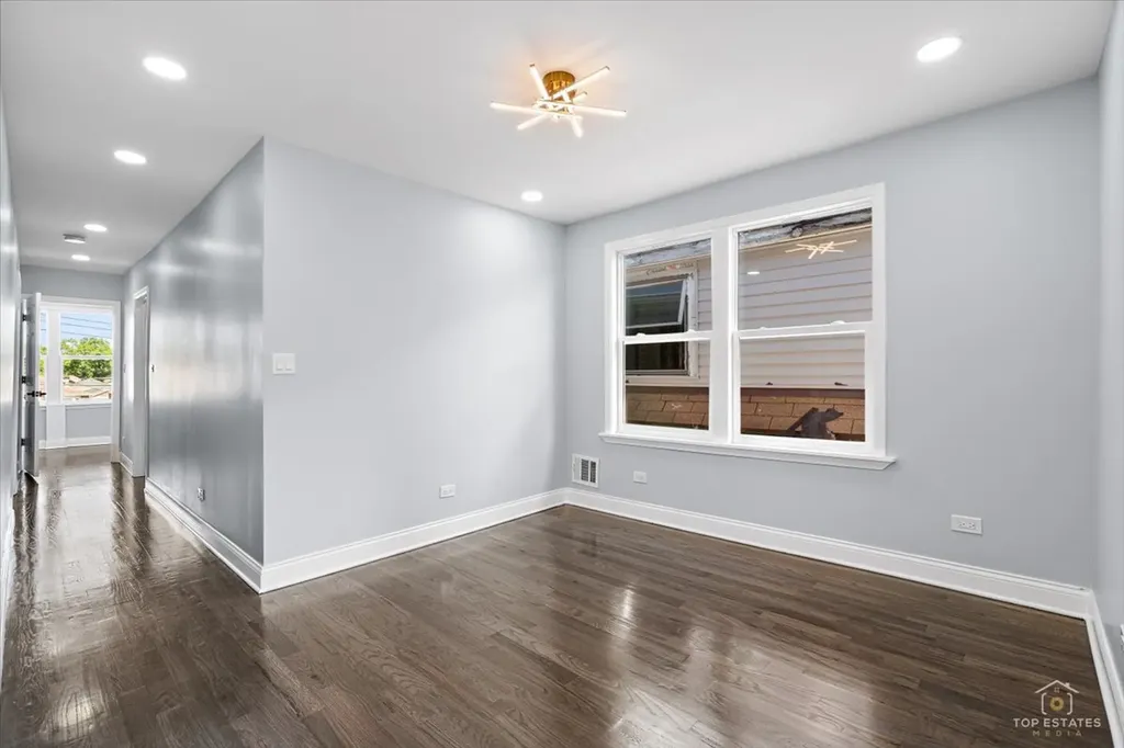10521 South Edbrooke Avenue Chicago IL 60628