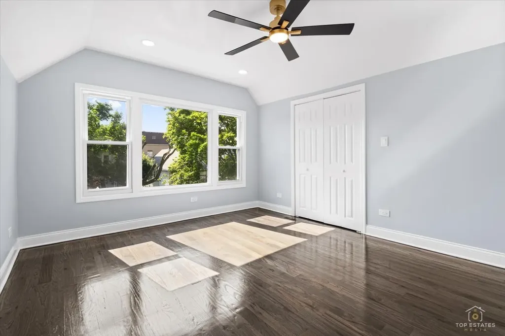 10521 South Edbrooke Avenue Chicago IL 60628