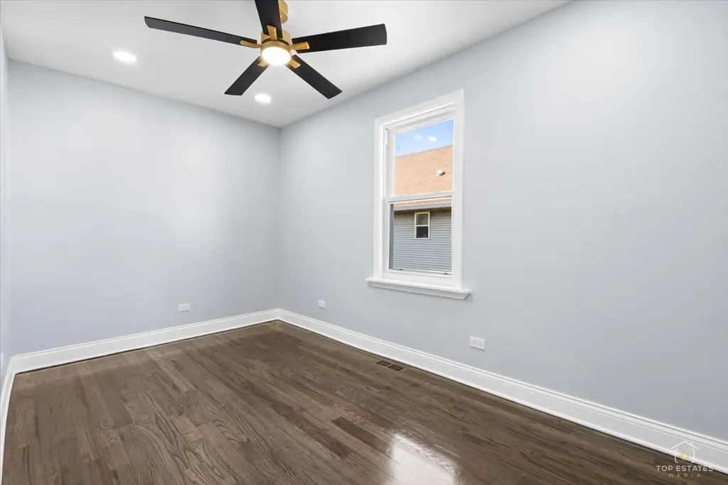 10521 South Edbrooke Avenue Chicago IL 60628