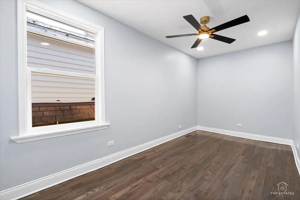 10521 South Edbrooke Avenue Chicago IL 60628