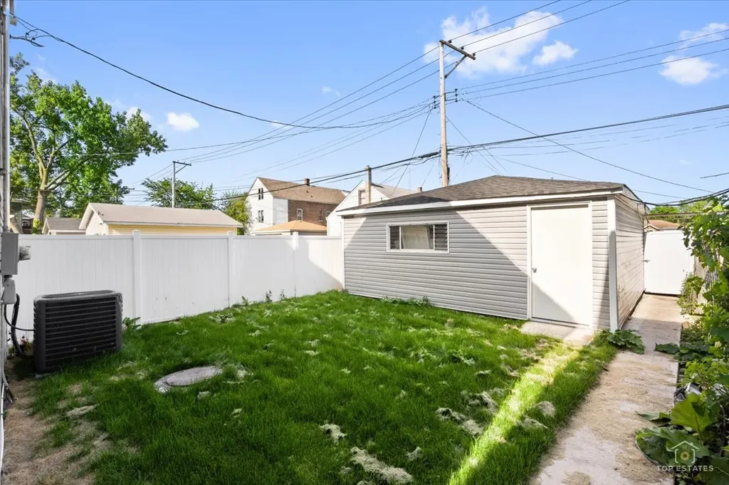 10521 South Edbrooke Avenue Chicago IL 60628