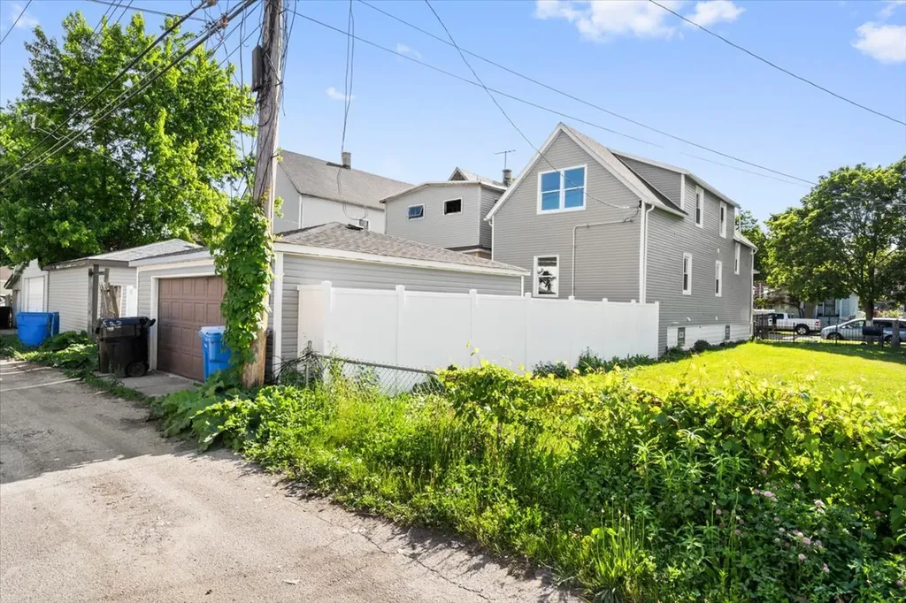 10521 South Edbrooke Avenue Chicago IL 60628