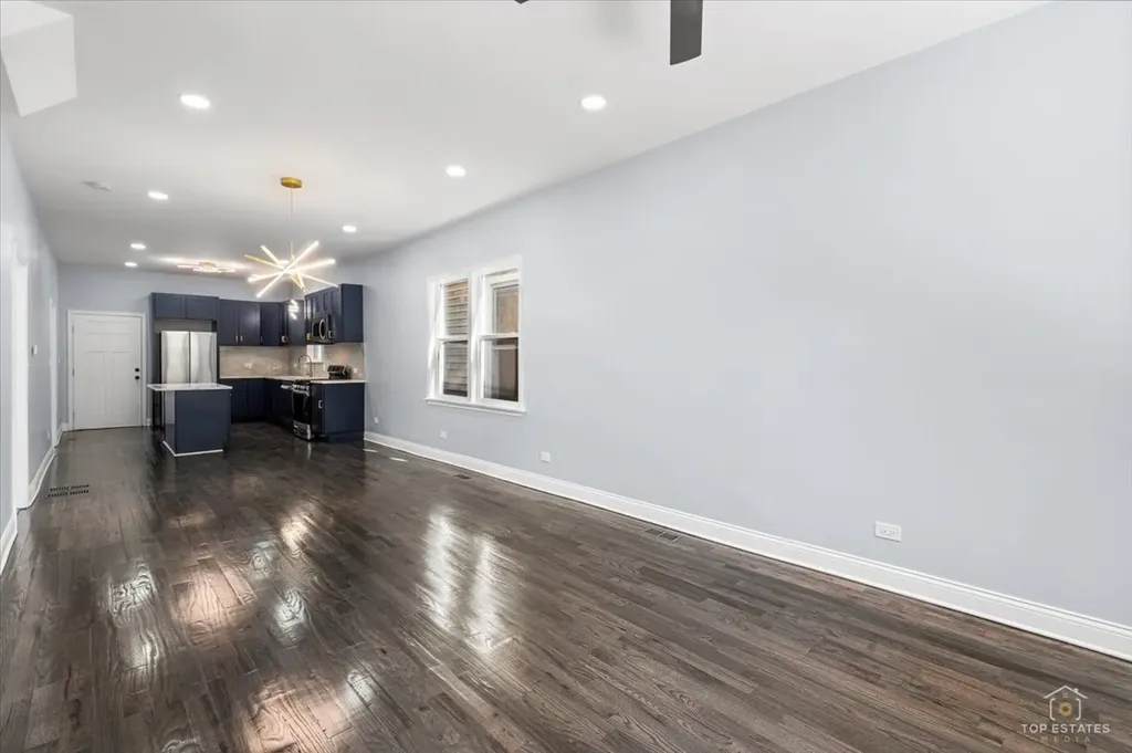 10521 South Edbrooke Avenue Chicago IL 60628