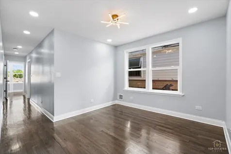 10521 South Edbrooke Avenue Chicago IL 60628