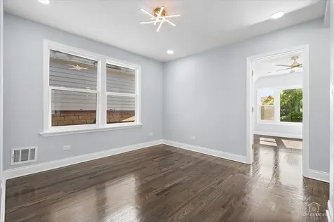 10521 South Edbrooke Avenue Chicago IL 60628