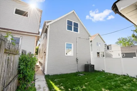 10521 South Edbrooke Avenue Chicago IL 60628