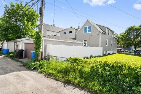 10521 South Edbrooke Avenue Chicago IL 60628