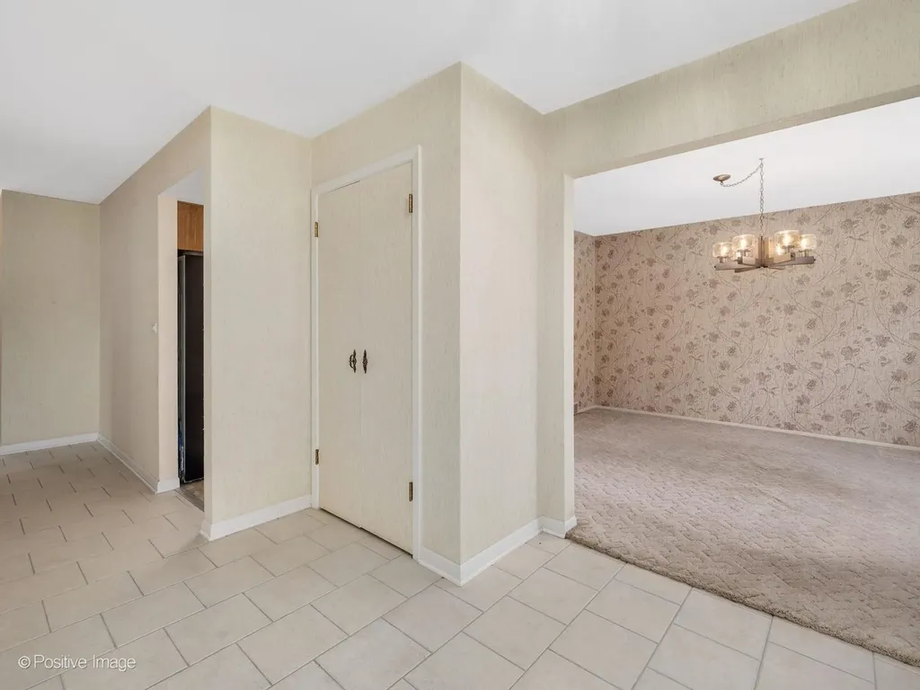 10s240 Hampshire Lane W Willowbrook IL 60527