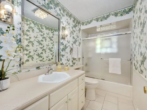 10s240 Hampshire Lane W Willowbrook IL 60527